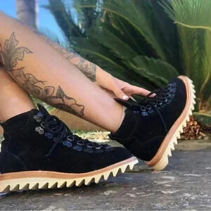 Handmade very limited‎ edition 2000Never Hiking Boot with Vibram sole! new.🔥